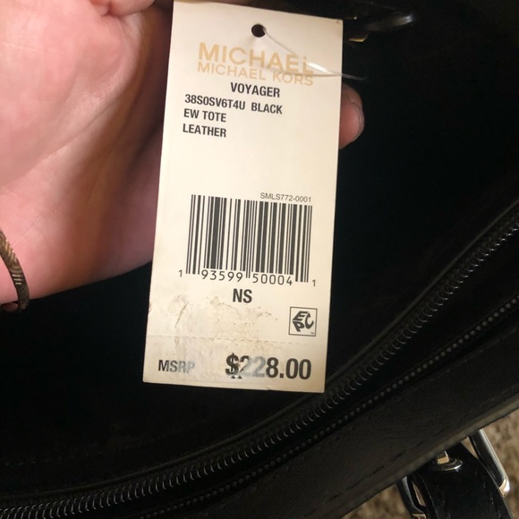 Michael Kors “Voyager” Tote Bag - Picture 4 of 6